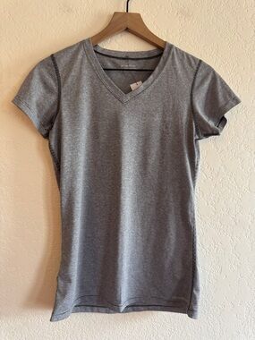 Eddie Bauer | athletic v neck top | S
